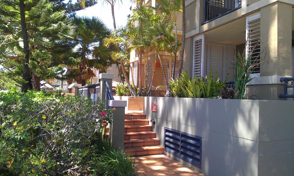 Beaches On Wave Street Gold Coast Exterior photo