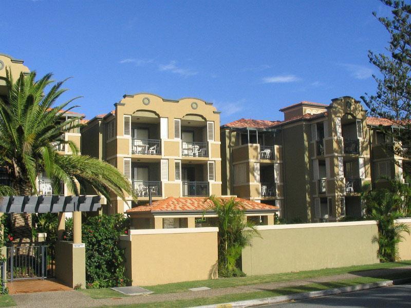 Beaches On Wave Street Gold Coast Exterior photo